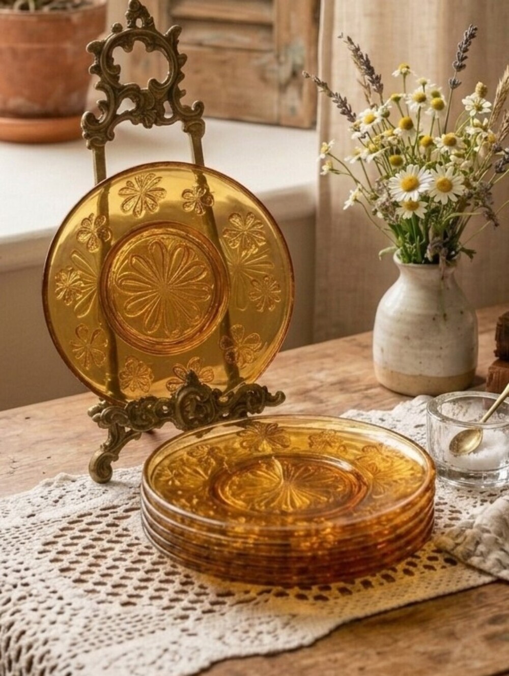Vereco France Amber Daisy Plates – Vintage Pressed Glass Set of 6 – Retro Flower